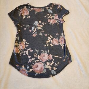 Women’s Short Sleeve Floral Tee in Charcoal with Pink Roses